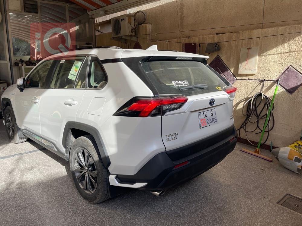 تۆیۆتا ڕاڤ 4